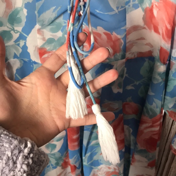 Gorgeous lightweight floral dress. Size medium - Picture 4 of 8